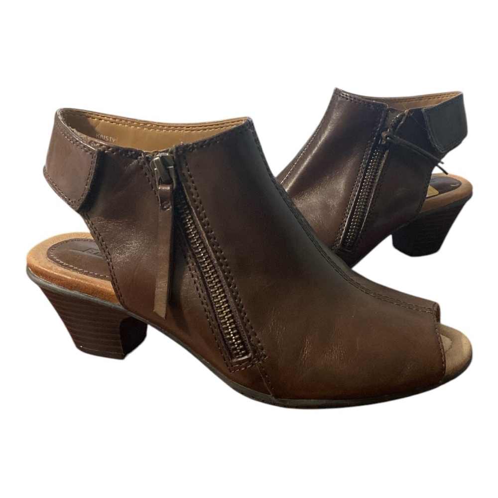 Earth Peep Toe Soft Leather Sandals Size 6 Chocolate Brown Low Heeled Like New